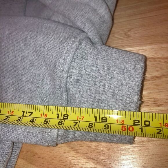 Soulcycle, Gray Long Sleeve Cropped Distressed Sweatshirt Skull Logo Women’s XS - Picture 10 of 12